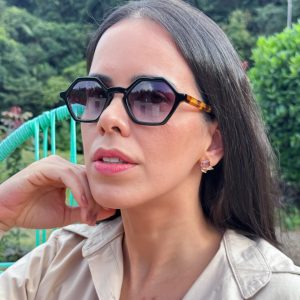 Vívian preto/tartaruga