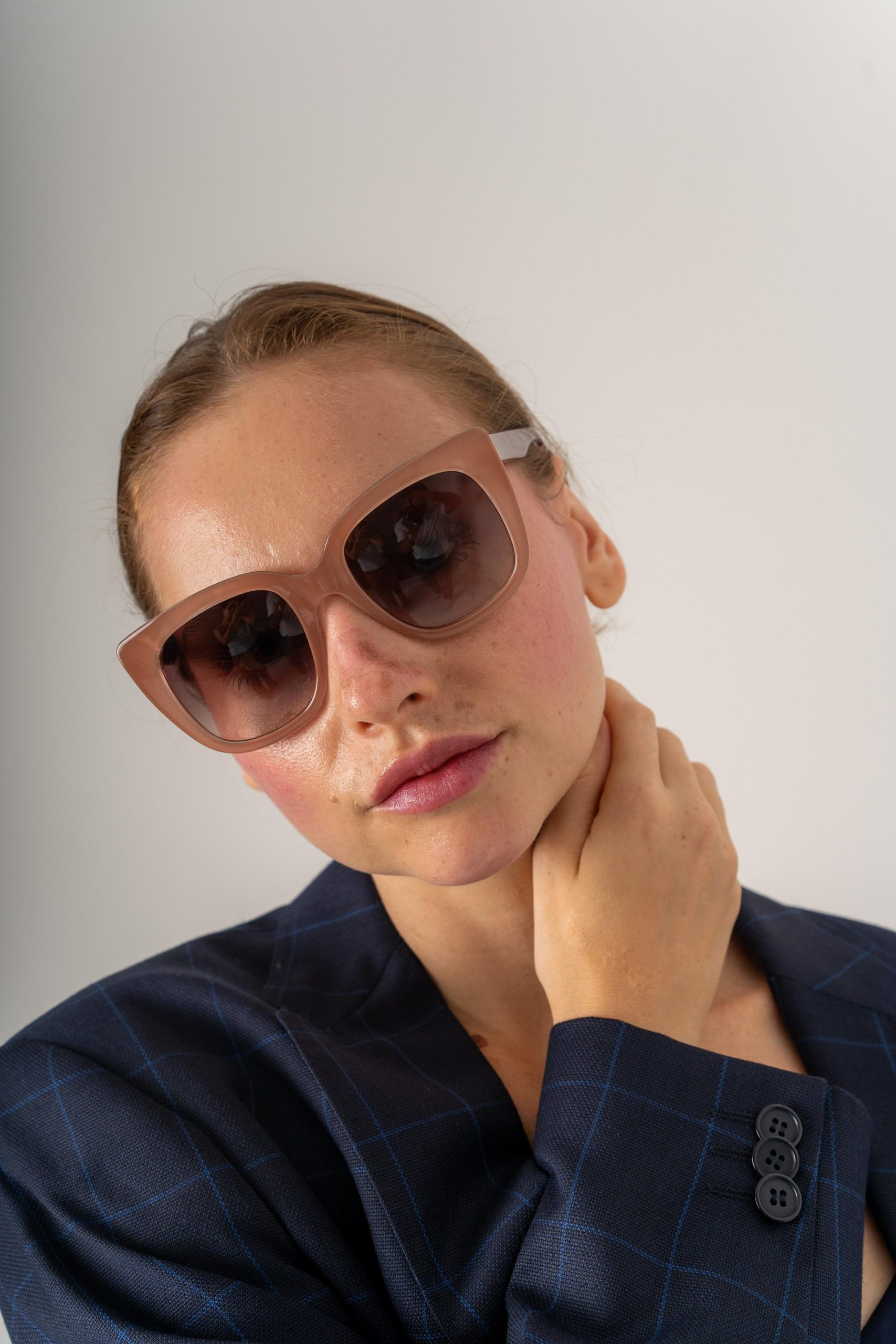 Letícia Rosê hastes bordô